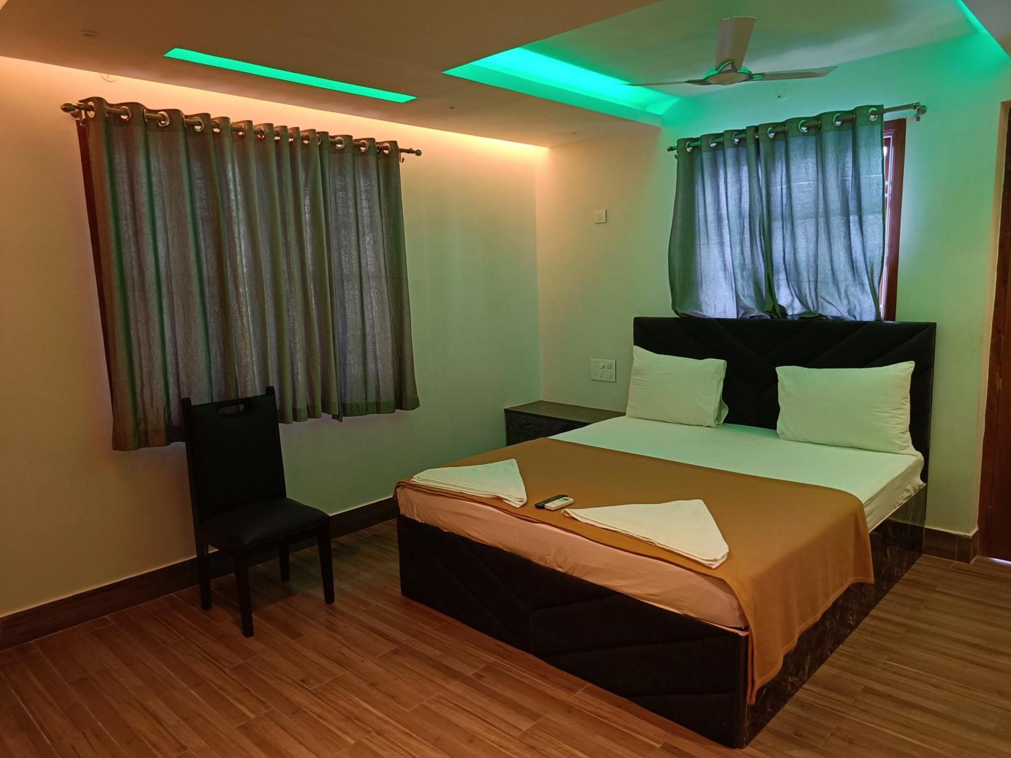 Umino Beach Resort Chennai Exterior foto